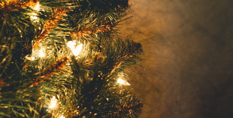 Χριστουγεννιάτικο δέντρο με λαμπάκια